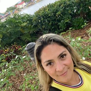 Meet your Posher, Vanessa